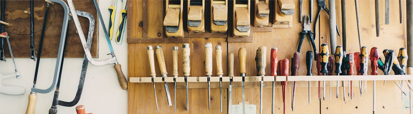 Outils de l'atelier d'un décorateur professionnel