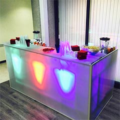 Meuble de bar design et lumineux avec rangement intégré