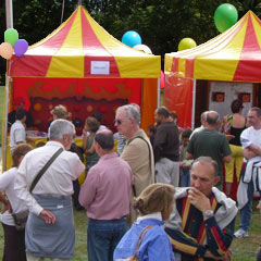 Stands fête foraine lors de l'organisation d'une garden party