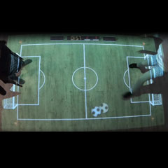 Jeu de foot au sol en projection interactive