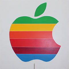 Ancien logo d'apple en bois peint