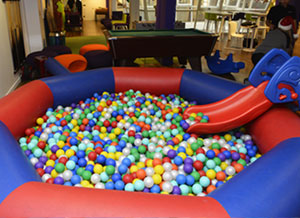 location de l'aire de jeux gonflable piscine à boules